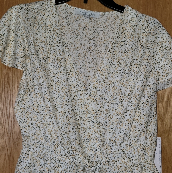 Sweet Rain Floral Blouse - Picture 4 of 4